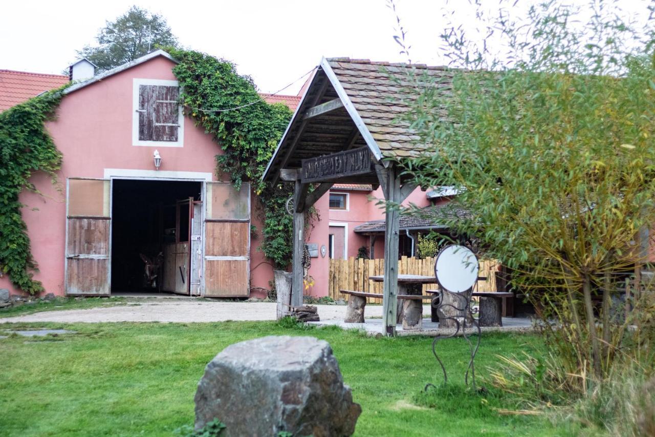 Lisov  Ranc Cerveny Mlynヴィラ エクステリア 写真